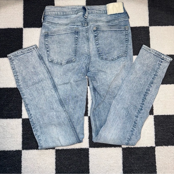 H&M - Light Wash Jean Pants - Picture 4 of 9